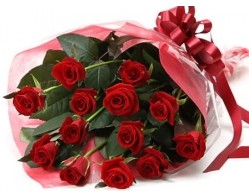  Bursa internetten çiçek satışı  10 adet kipkirmizi güllerden buket tanzimi