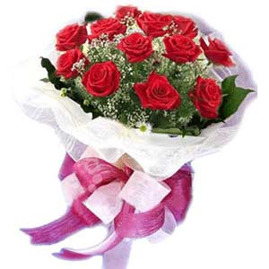  Bursa güvenli kaliteli hızlı çiçek  11 adet kırmızı güllerden buket modeli