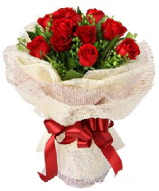 12 adet kırmızı gül buketi  Bursa internetten çiçek satışı 
