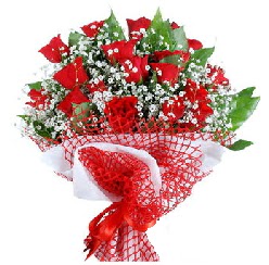 11 kırmızı gülden buket  Bursa çiçek siparişi sitesi 
