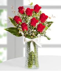 7 Adet vazoda kırmızı gül sevgiliye özel  Bursa çiçek gönderme sitemiz güvenlidir 