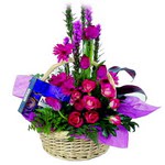 çikolata ve sepette çiçek   Bursa çiçek online çiçek siparişi 