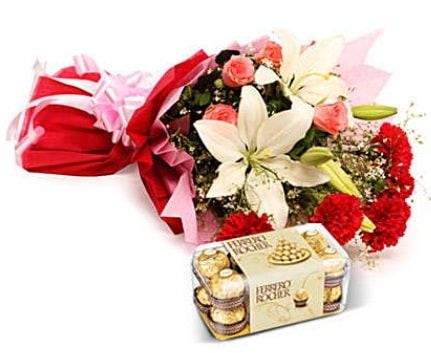 Karışık buket ve kutu çikolata  Bursa yurtiçi ve yurtdışı çiçek siparişi 